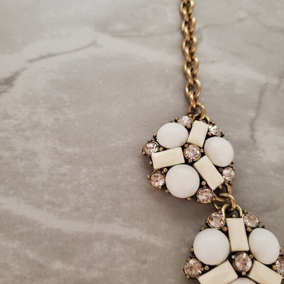💖 J.Crew White Rhinestones Crystals Cluster Statement Necklace 💖 - Picture 7 of 16